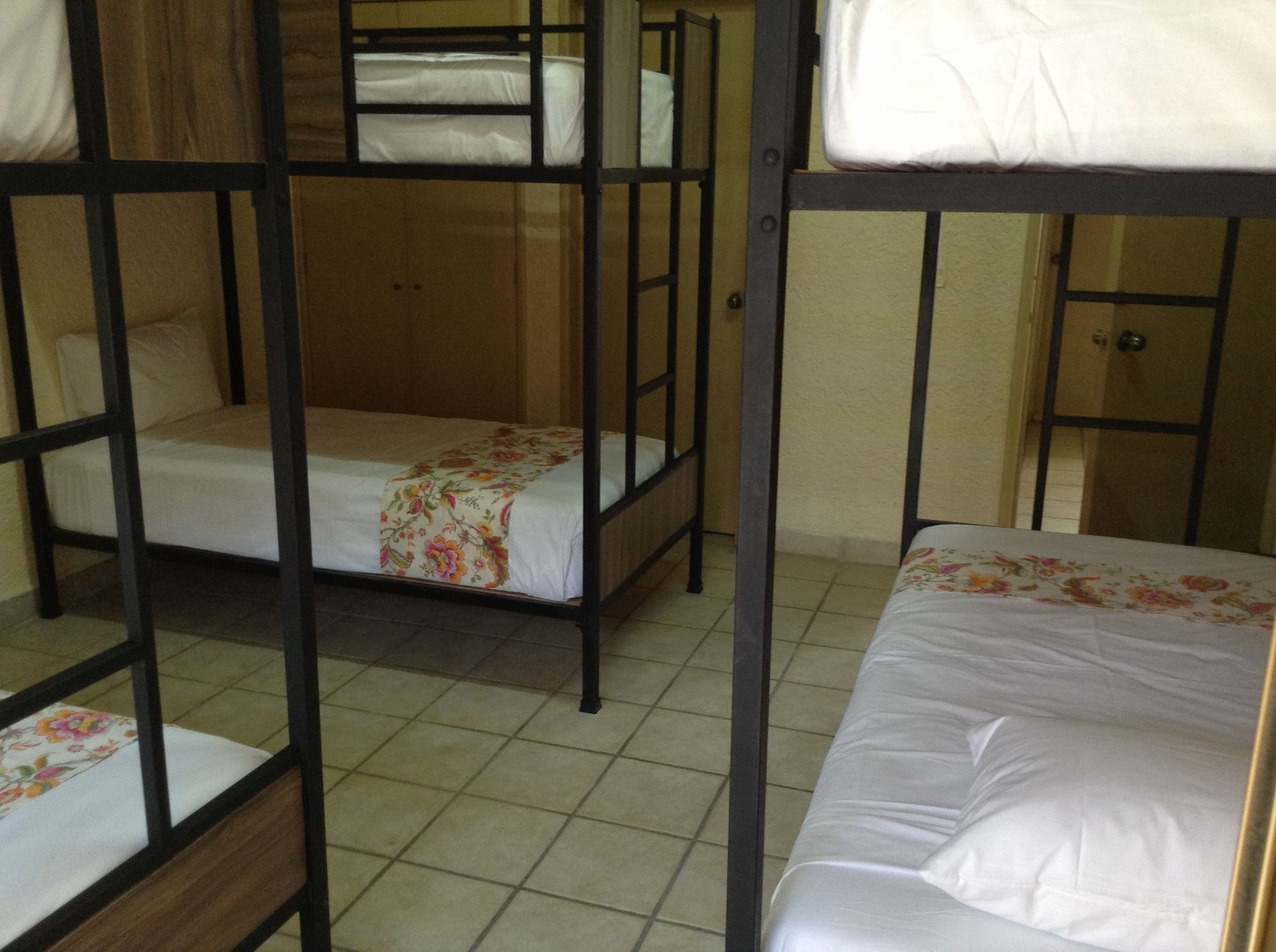 Hostalife غوادالاجارا المظهر الخارجي الصورة